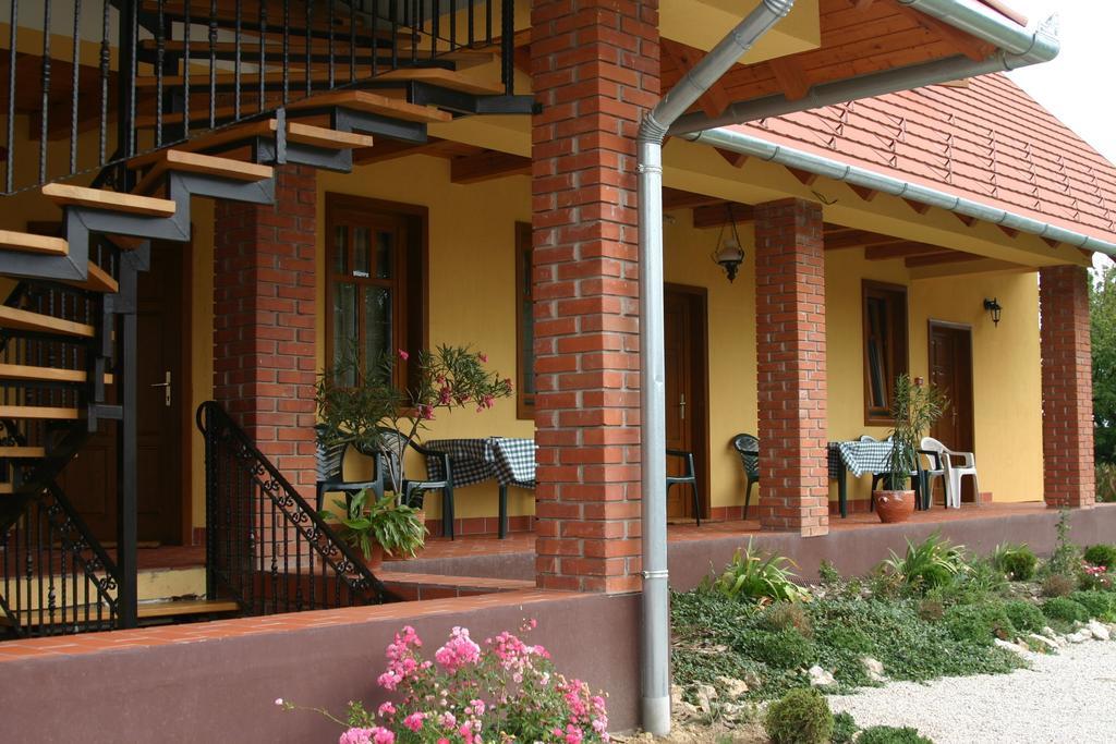 Nosztalgia Vendégház Zalaegerszeg Exterior foto